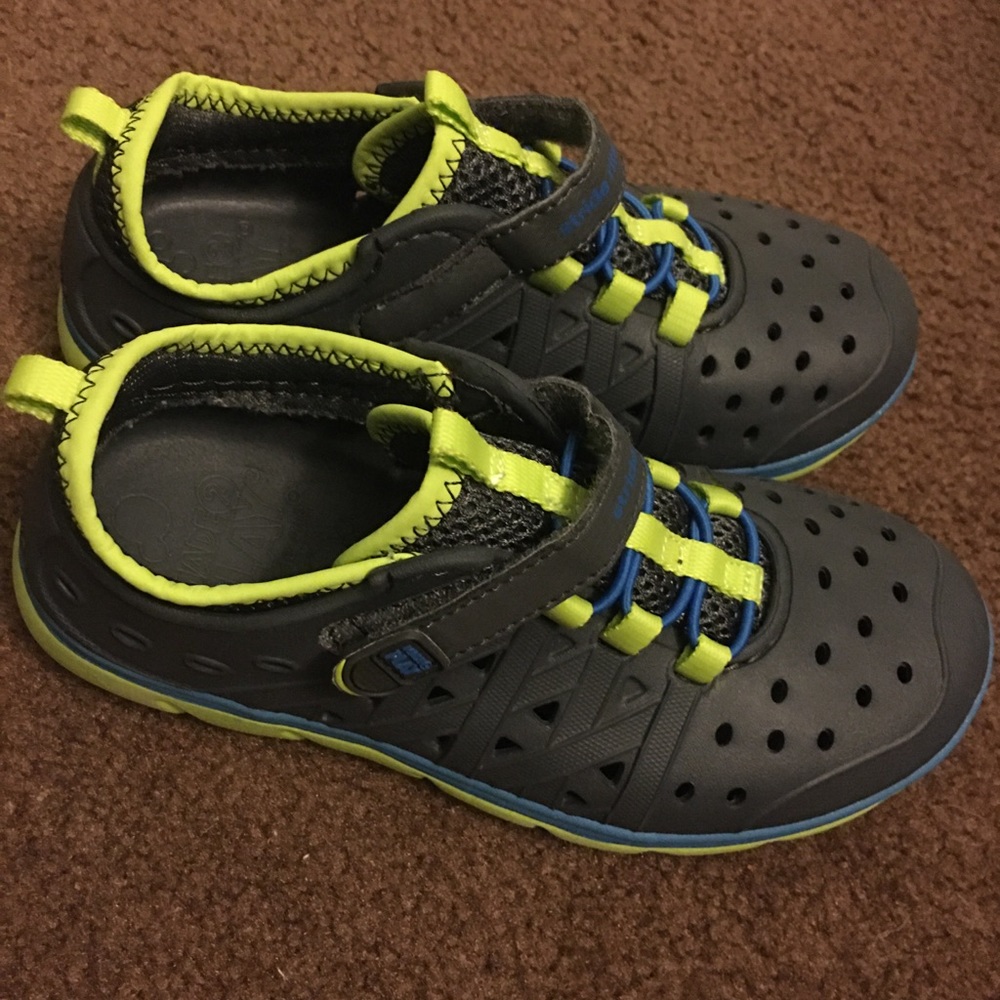 Stride Rite Made 2 Play Shoes